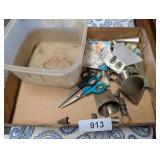 Plastic Container w/ Cake Icing Tips &