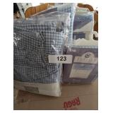 Small Tote & Lid + NIP Valances, Tiers & Drapes
