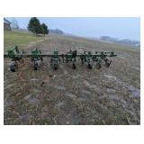 John Deere Cultivator - 6 Row