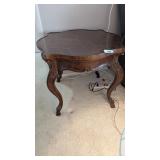 Accent Table w/ Curved Legs