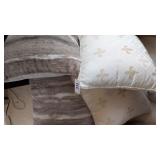 (4) Throw Pillows