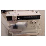 Singer Portable Sewing Machine w/ Carrying Case