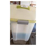 Plastic Storage Boxes w/ Lids in Assorted Sizes