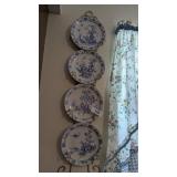 Plate Hanger w/ Four Decorative Plates