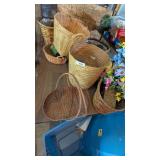 Tote w/ Lid & Assorted Baskets