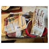 Oven Mitts & Kitchen Towels