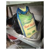 Scotts Turf Builder, Flower Pots, Buckets &