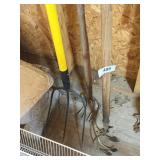 3-Tine Pitch Fork + Garden Weeders