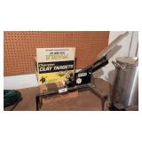 Clay Target Thrower + Clay Targets -*