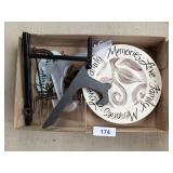 Plate Easels & Plates