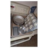 Muffin Tins, Cake Pans & Tiny Pie Plates
