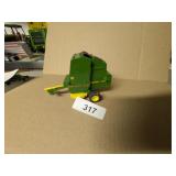 John Deere 590 Round Baler