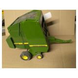 John Deere 566 Round Baler