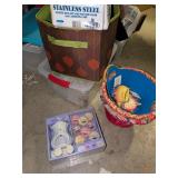 Travel Mugs, Picnic Table Covers & Baskets