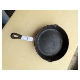 Benjamin & Medwin Cast Iron Skillet - 10"