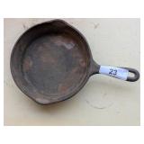 #5 Cast Iron Skillet - 8"