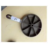 Cast Iron Cornbread Skillet - 9"