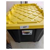 Tote w/ Lid