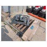 B&W Patriot 5th Wheel Hitch 18k w/ Rails