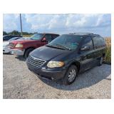 2007 Chrysler Town and Country Limited- handicap