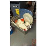 Tote w/ Lid & Assorted Tupperware