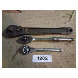 (3) Snap-On Latches