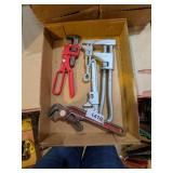 (4) Pipe Wrenches: (1) Ridgid