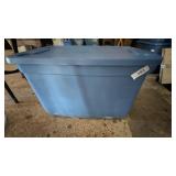Tote w/ Lid & Christmas Rugs, Mini Light-Up Tree &