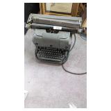 Vintage Underwood Early Electric Typewriter -*