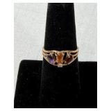 Ladies Ring marked 10k - mothers ring