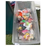 Tote w/ Lid + Small Children