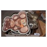(6) Character/Shapes Baking Pans