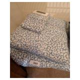 Bed Spread w/ Matching Throw Pillow