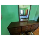 (4) Pc. Bassett Furniture Bedroom Suite w/ Bedding