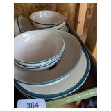 Apple Design Plates & Bowls