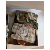Hot Pads, Oven Mitts & Hanging Dish Towels