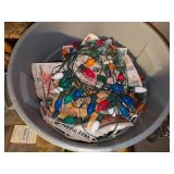 Rubbermaid Trash Can w/ Lid - Full of ...