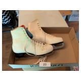 Canadian Royal Ladies Ice Skates