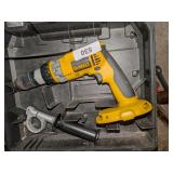 Dewalt Drill w/ Battery Charger & Batteries -*