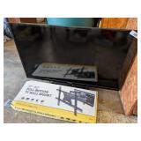 Hisense 40" TV w/ Full Motion TV Wall Mount
