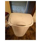 Clothes Large Quantity + Trash Can