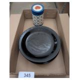 (4) Dinner Plates & Cute Tin