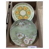 Vintage Plastic Plates -*