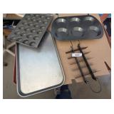 Wilton Baking Pan & Other Baking Pans