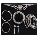 LOT OF VINTAGE LADIES JEWELRY SILVER TONED (6)