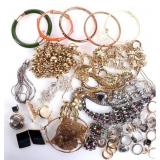 MEGA LOT LADIES JEWELRY NECKLACES RINGS (44)