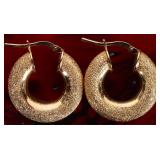 GLITTERING 18K YELLOW GOLD LADIES HOOP EARRINGS