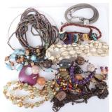 VINTAGE-STYLE LADIES NECKLACES LOT OF 11