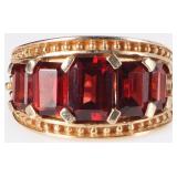 10K YELLOW GOLD LADIES RING W/ GARNET GEMSTONES