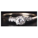 14K YELLOW GOLD LADIES RING W/ FIVE DIAMONDS